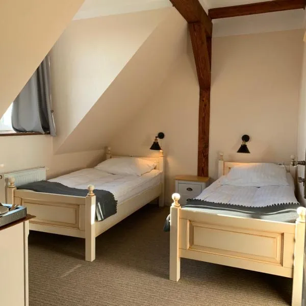 Dworek Golikowo，位于Sławno的酒店