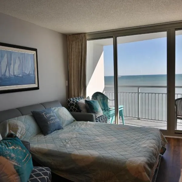 Luxury 2 beds 2 bath Ocean Front Condo，位于默特尔比奇的酒店