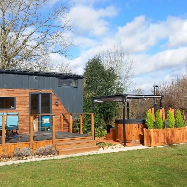 INSOLITE La Tiny House du Lutin Many et son Bain Nordique，位于Glos-sur-Risle的酒店