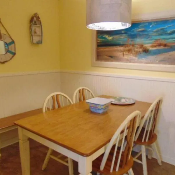 H13 Ocean Walk Resort 2bdrm 2 bath downstairs great beds Great view and always a great breeze，位于圣西蒙斯岛的酒店