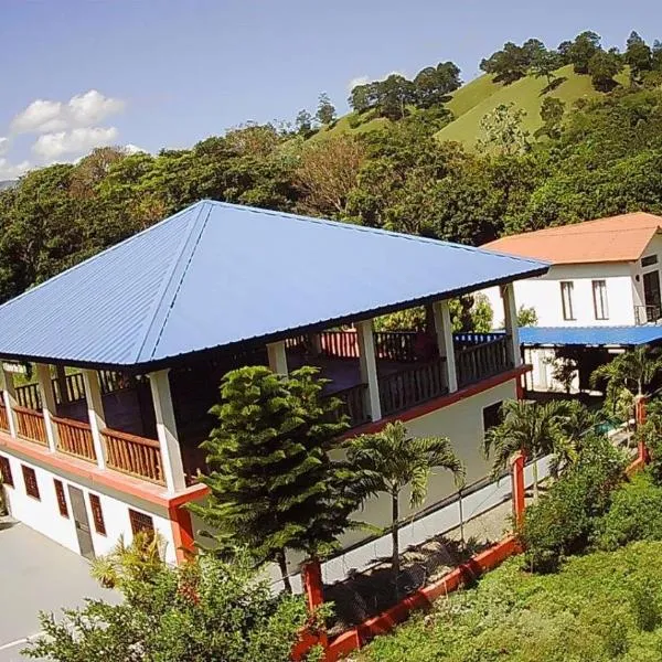 Cabaña Don Tobo Jarabacoa RD，位于Mata de Limón的酒店