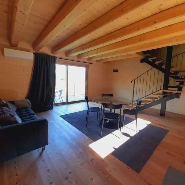 Chalet Ridente con Patio al Gufo，位于奥瓦罗的酒店