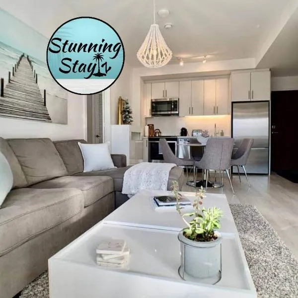 Stunning Stayz At Friday Harbour Beach Marina Resort Lake Simcoe Innisfil，位于Innisfil的酒店