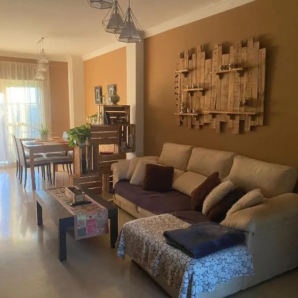 Apartamento Brenes，位于Villanueva del Río y Minas的酒店