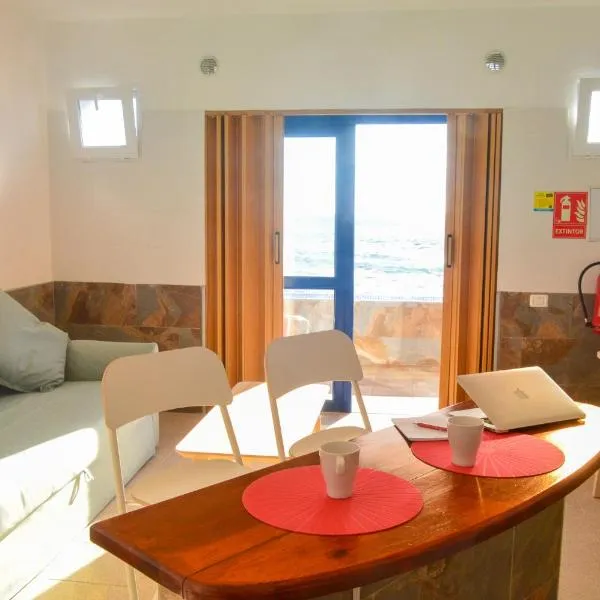 Apartamentos Playa Azul，位于Alojera的酒店