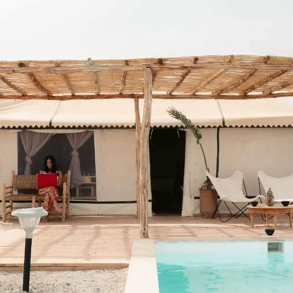 Selina Agafay Nomad Camp，位于Aït Azzi的酒店