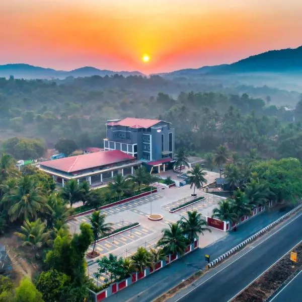 Hotel Aaradhya Adorer，位于Kasāl的酒店