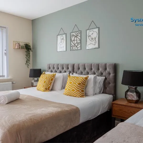 Syster Properties Serviced Accommodation Leicester 5 Bedroom House Glen View，位于Kibworth Harcourt的酒店