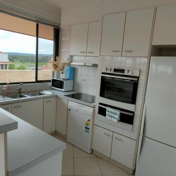 Tuggeranong Short Stay #07 - Sleeps 6，位于Tuggeranong的酒店