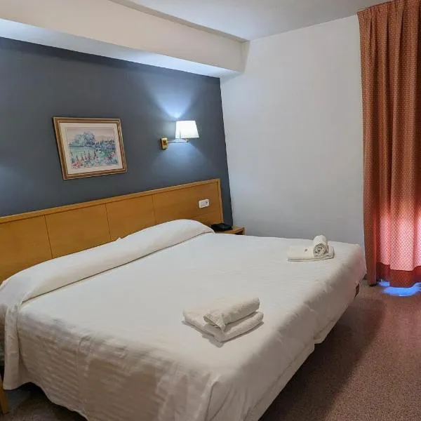 桑塔法兹酒店，位于Carrer del Mar的酒店