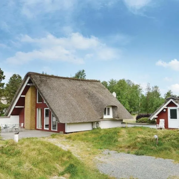 Three-Bedroom Holiday Home In Romo，位于Mølby的酒店