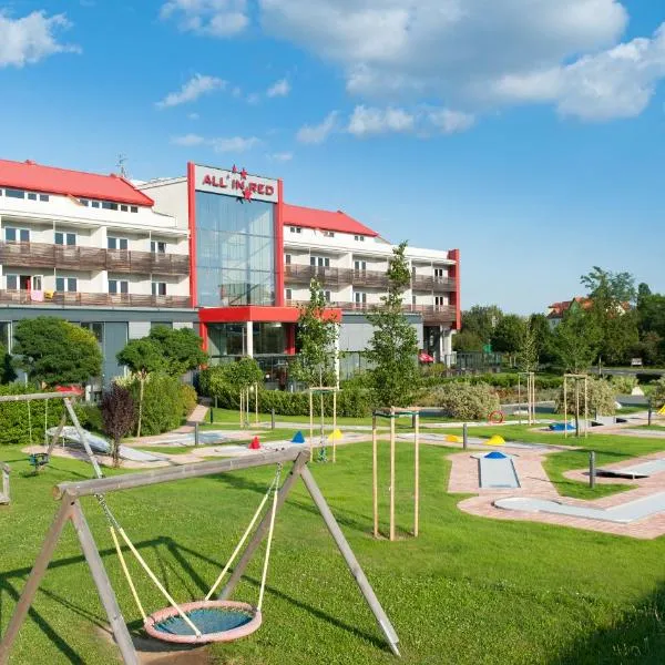 全红蓝酒店，位于Strebersdorf的酒店