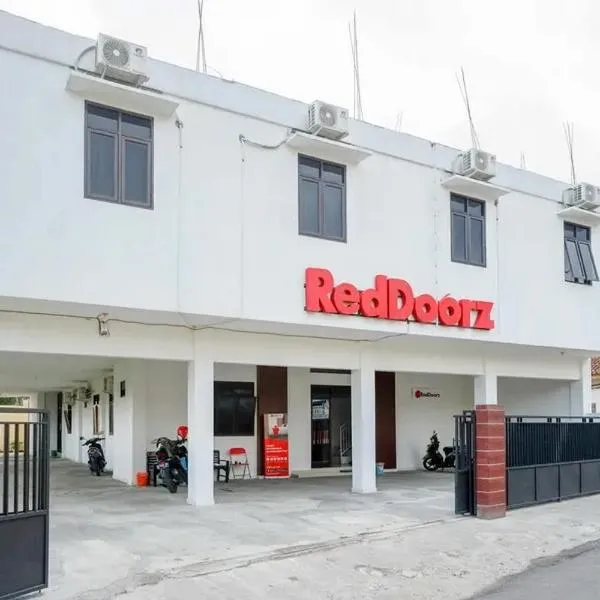 RedDoorz Syariah near Universitas Jenderal Soedirman 2，位于巴图拉登的酒店