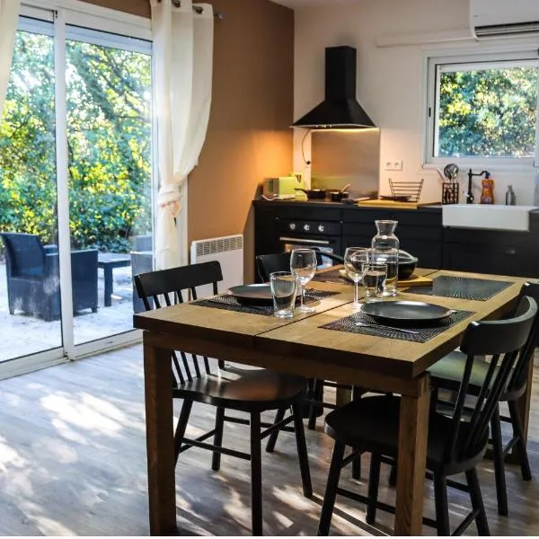 Duplex Le Philandra - jacuzzi- 2 chambres，位于Monteils的酒店