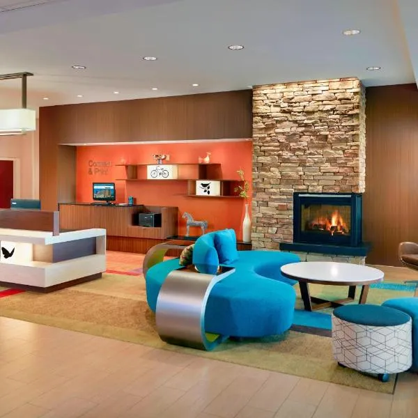 Fairfield Inn & Suites by Marriott Hendersonville Flat Rock，位于Saluda的酒店