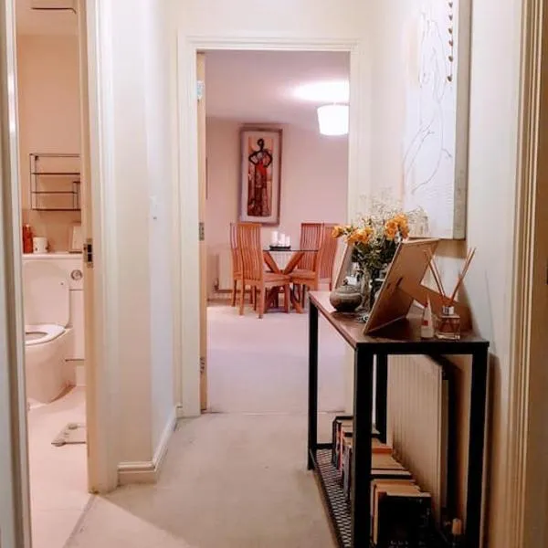 Central spacious and secure with a double bed，位于Colindale的酒店