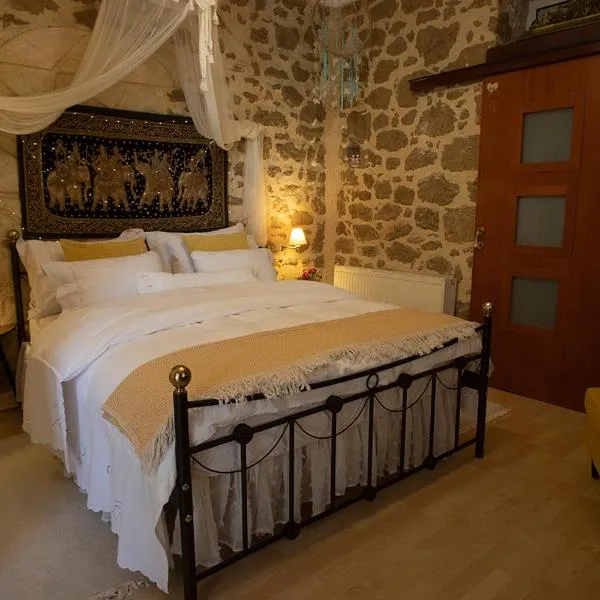 Stone suite in the center of Corinth，位于Kekhriaí的酒店