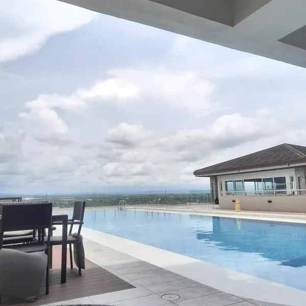 Condo with direct access to shopping mall in Bacolod City，位于巴科洛德的酒店