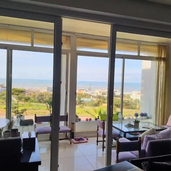 Melrose Beach - Apartment with a beach view，位于达布阿扎的酒店