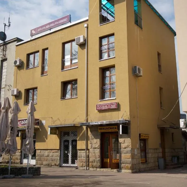 帕森斯格公寓式酒店，位于弗尔尼亚奇卡矿泉镇的酒店