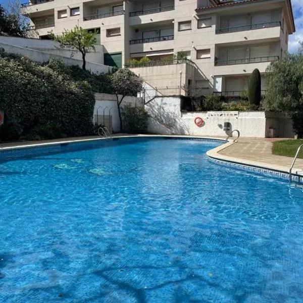 Apartamento 2 con Piscina en Llança，位于兰卡的酒店