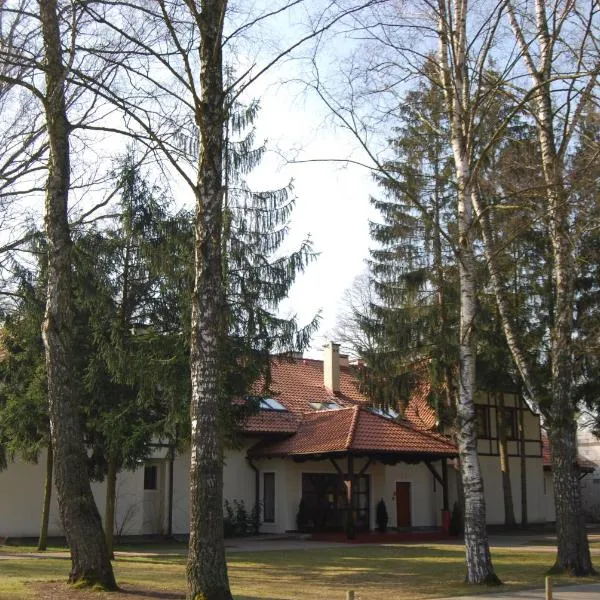 兹特里颇里鲁库酒店，位于Łęgno的酒店