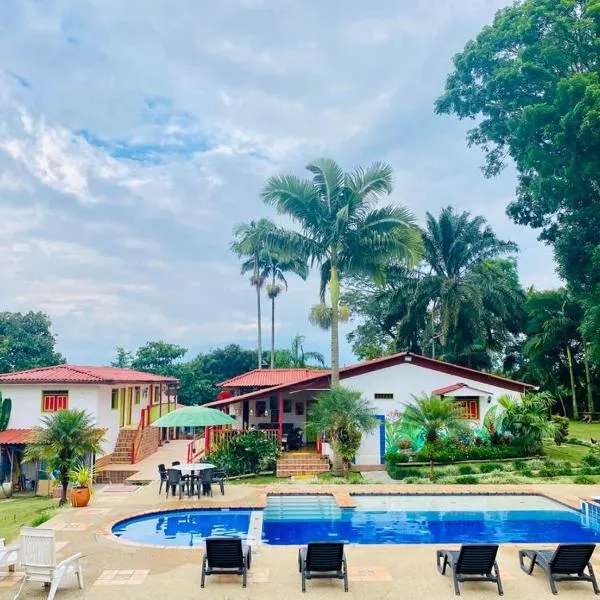 FINCA HOTEL EL LAUREL - Parque del Café，位于蒙特内哥罗的酒店
