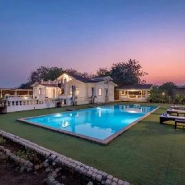 SaffronStays Brunton House, Alibaug - luxury pool villa near Awas Beach，位于阿利鲍格的酒店
