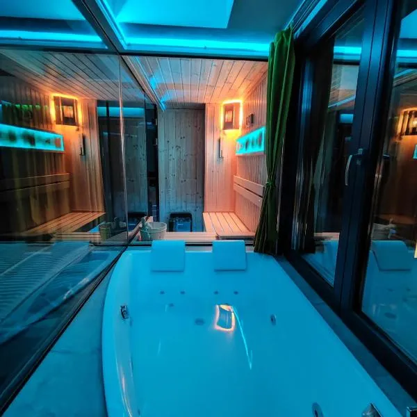 Smart Luxury Penthouse Suites - Private Sauna, Hot-Tub, Home Cinema at the best Location in Skopje，位于斯科普里的酒店