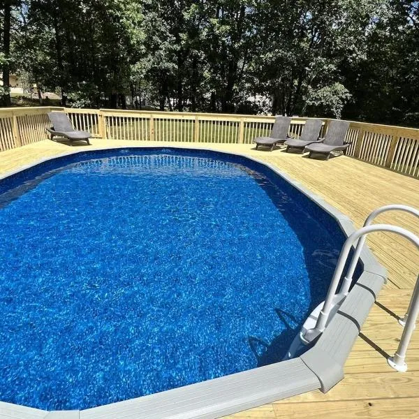AMAZING Home with PRIVATE POOL, GAME ROOM & FIRE PIT!，位于东斯特劳兹堡的酒店