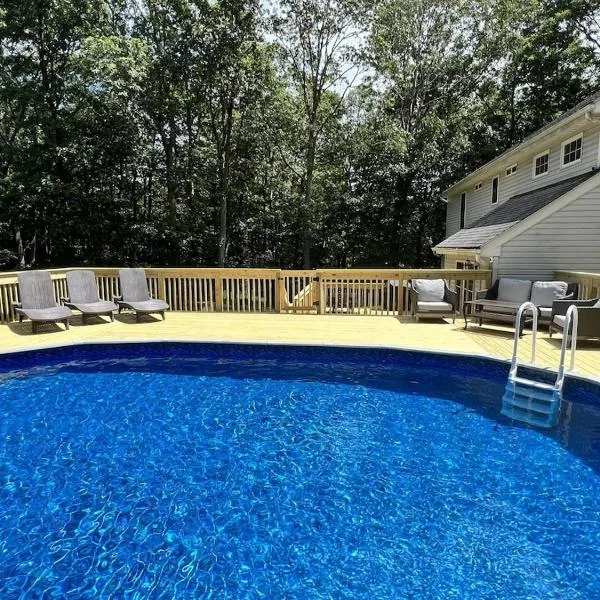 AMAZING Home with PRIVATE POOL, GAME ROOM & FIRE PIT!，位于东斯特劳兹堡的酒店