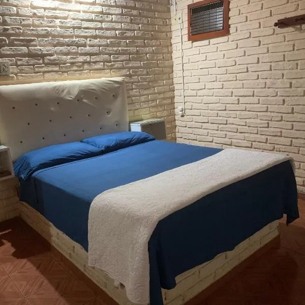 Habitaciones amplias con baño y garage privado Motel Coloso，位于Arenitas Blancas的酒店