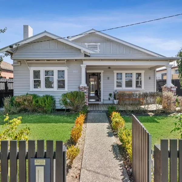 Bellarine cottage- Central Geelong, parking, 2 bedroom, 2 bathroom，位于托基的酒店