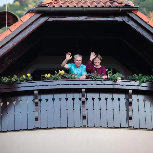 罗尼杰克生态旅游农家乐，位于Šmartno pri Slovenj Gradcu的酒店