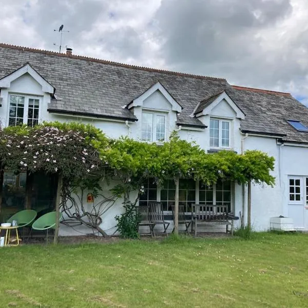 Rural Devon retreat in stunning Exe Valley.，位于埃克塞特的酒店