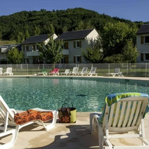 Piscine, vacances et nature - Séjour classé，位于圣热涅-多尔特的酒店