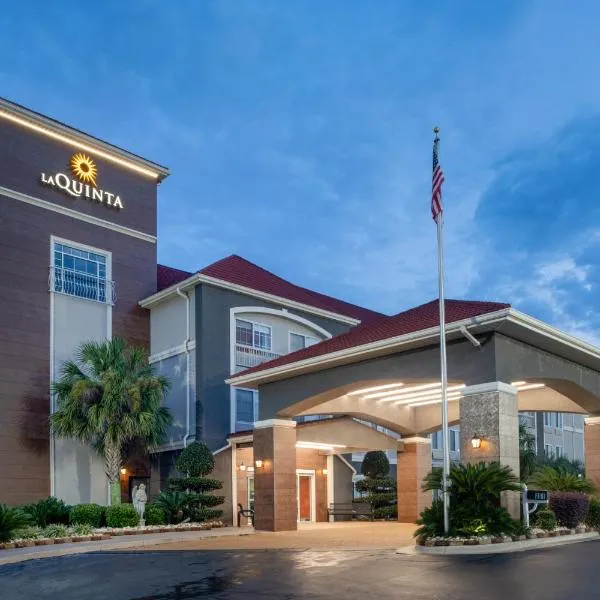 普拉特维尔拉金塔旅馆及套房酒店，位于普拉特维尔的酒店