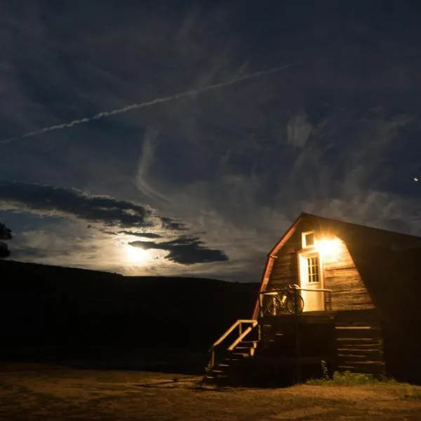 Aubin Sky Lodging at the YL Ranch，位于Savery的酒店