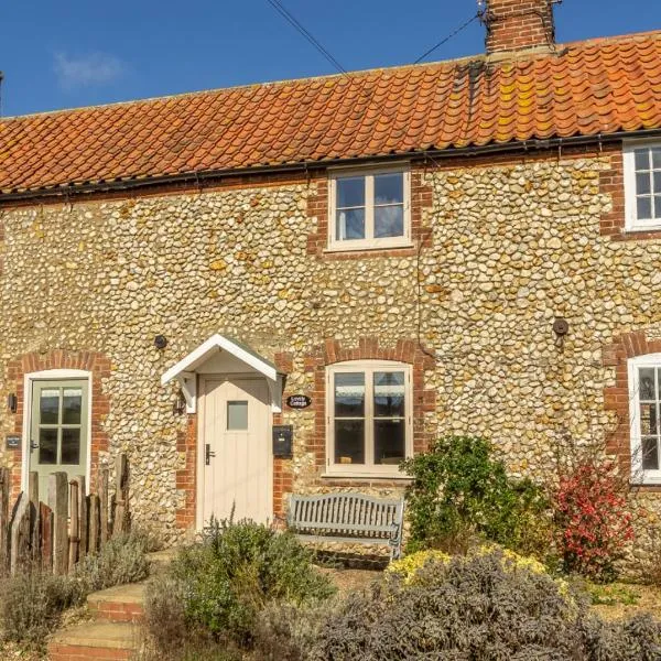 Lovely Cottage，位于费克纳姆的酒店