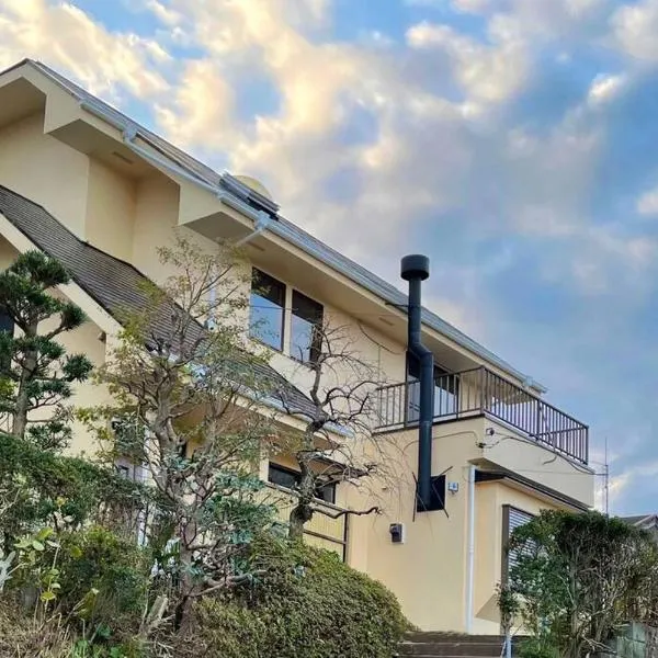 雅 南熱海 温泉別荘 Ocean View Hotspring Villa，位于Ajiro的酒店