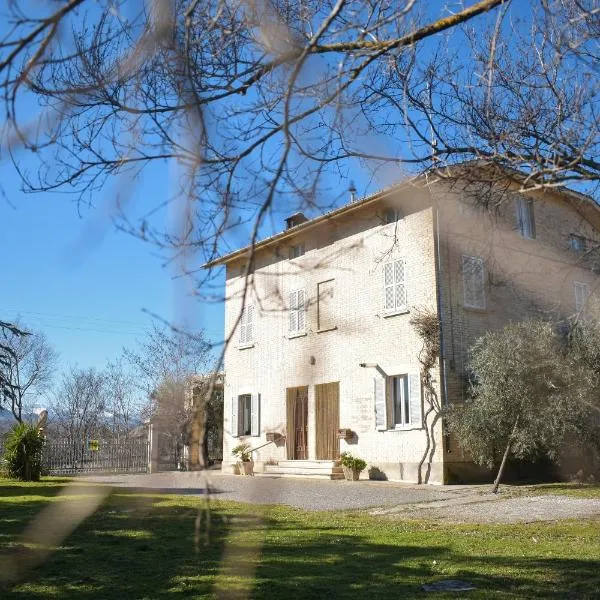 Il Glicine，位于Falerone的酒店