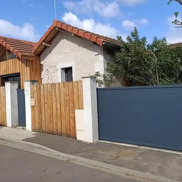 T3 refait à neuf, patio, wifi et plage，位于阿卡雄的酒店