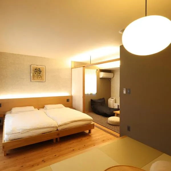 Neon Hotel - Luxury Sleep Retreat -，位于金泽的酒店
