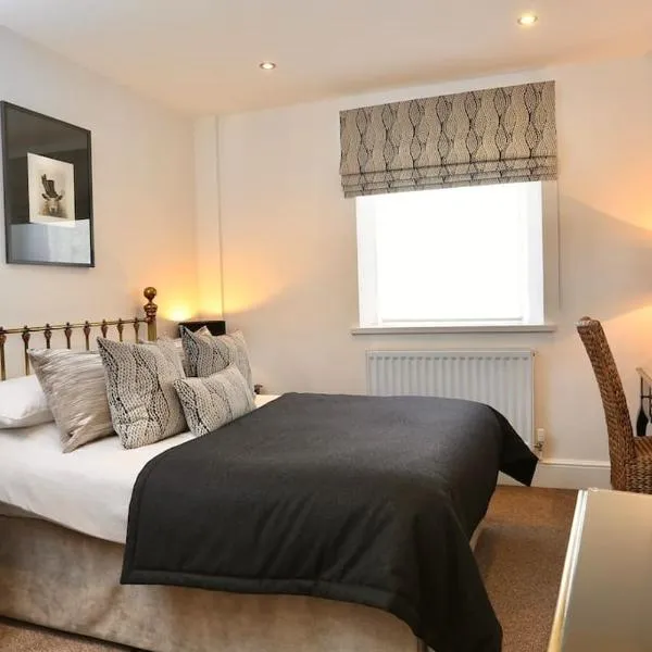 8 Standard Street by The Bear Hotel Crickhowell，位于Cwmdu的酒店