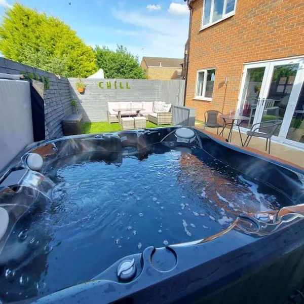 Hot Tub house close to Woodland and Peak District，位于德朗菲尔德的酒店