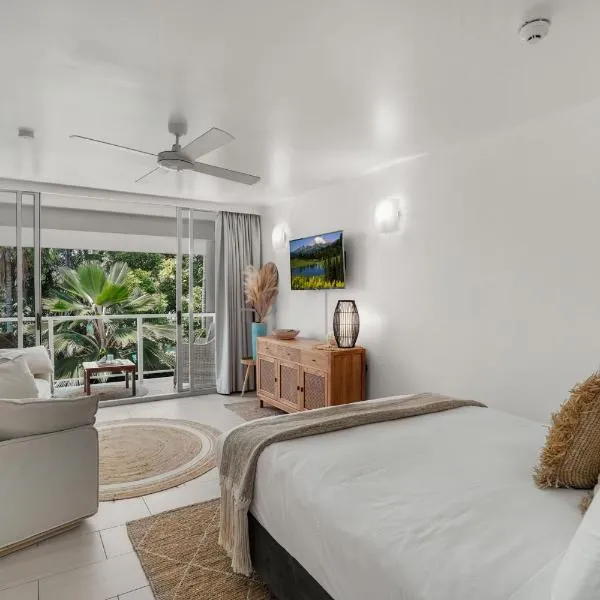 Belle Escapes Drift Beachfront Resort Suite 3409，位于棕榈湾的酒店