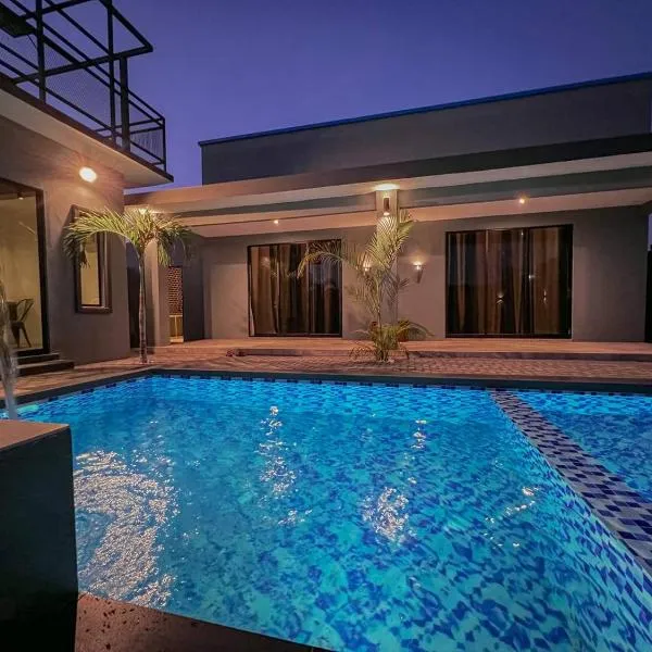 The Luxury Villa -Private Pool-，位于珍南海滩的酒店