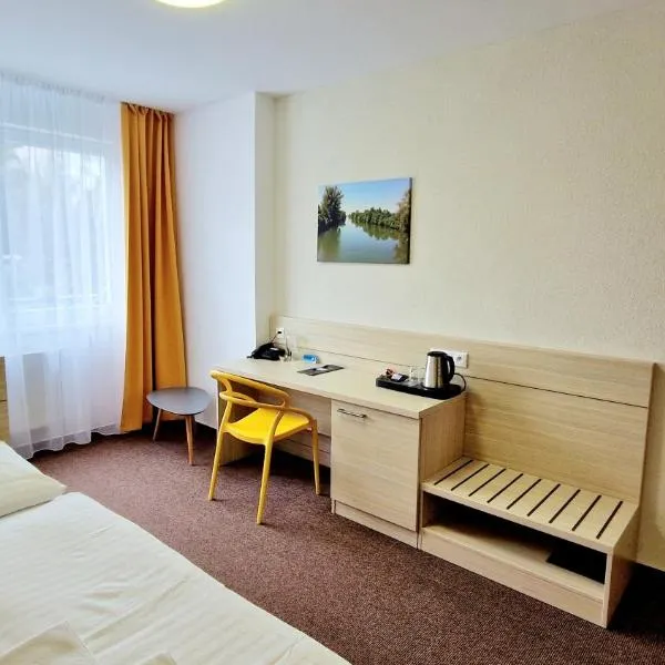 Hotel Kristína，位于瓦赫河畔杜布尼察的酒店