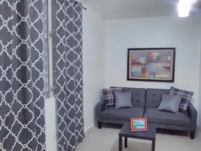 Hermoso Apartamento frente Aeropuerto de Isla Verde，位于圣胡安的酒店