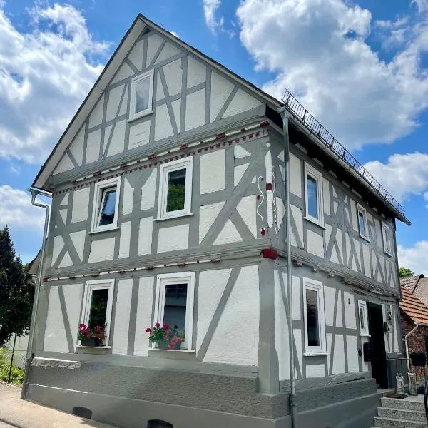 Rosehill Cottage 1699 - Stilvolle Ferien Berge & Seen，位于Bad Endbach的酒店